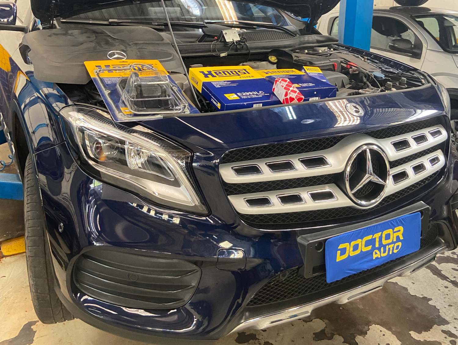 mercedes-service-car